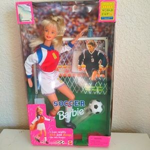Barbie - Soccer Doll Kicks & Throws Lime Mia Hamm! 1998 New in Box